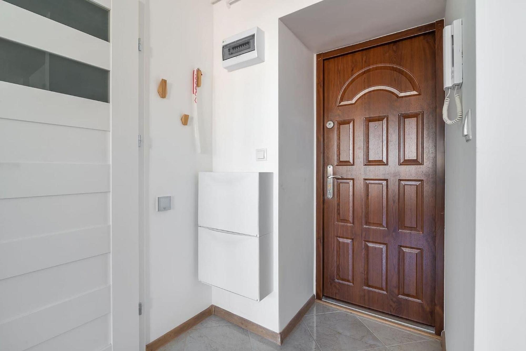 Navy Aesthetic Apartment With Balcony By Noclegi Renters Varšava Exteriér fotografie