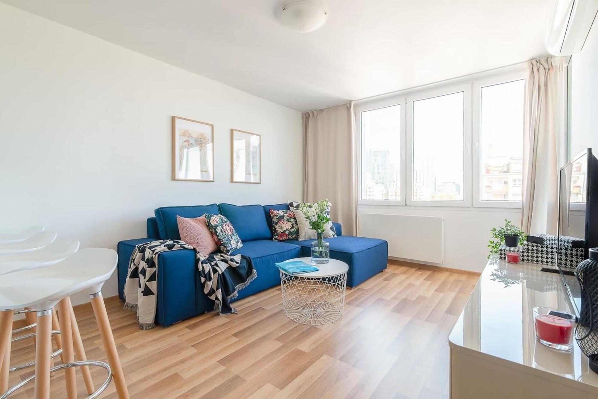 Navy Aesthetic Apartment With Balcony By Noclegi Renters Varšava Exteriér fotografie